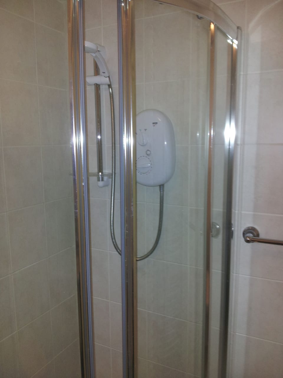 The corner shower with excellent pressure