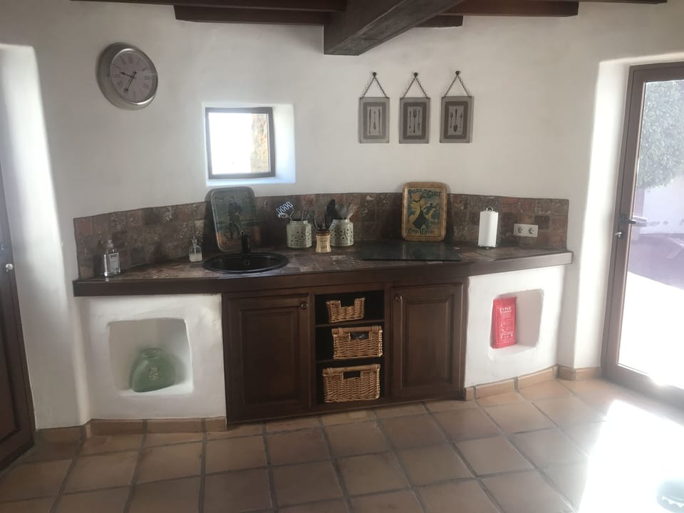 Kitchen, sink and Hob