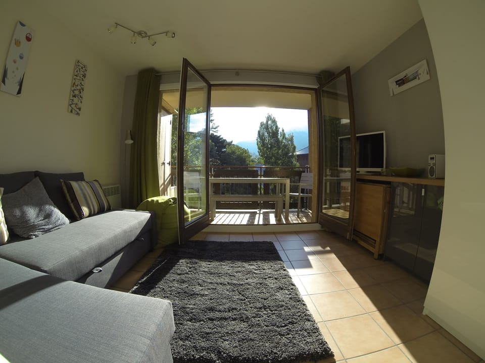 Lounge with double sofa bed