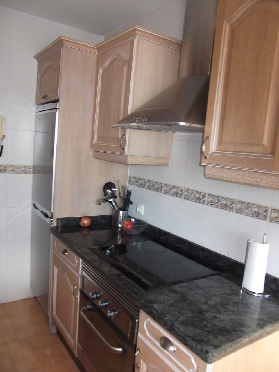 Mod Kitchen with Full Size Oven 4 Ring Hob Extractor and Large Fridge Freezer