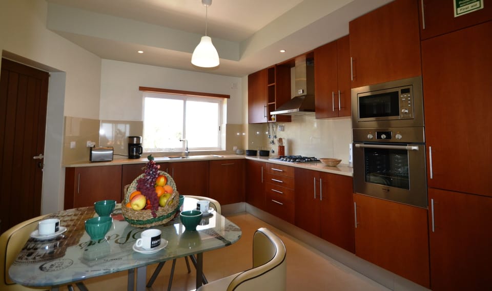 full equiped kitchen