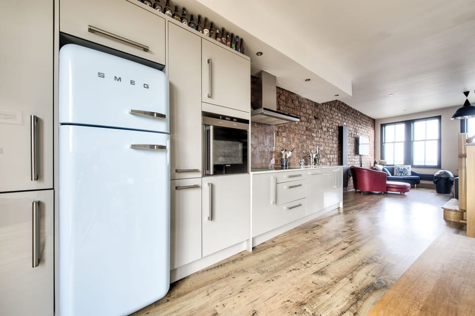 Kitchen and Lounge