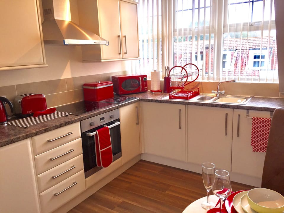 Well equipped kitchen, fridge, washing machine, full oven with hob, kettle etc 