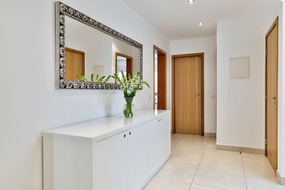 Ensuite to double bedroom1 (his & hers basins)