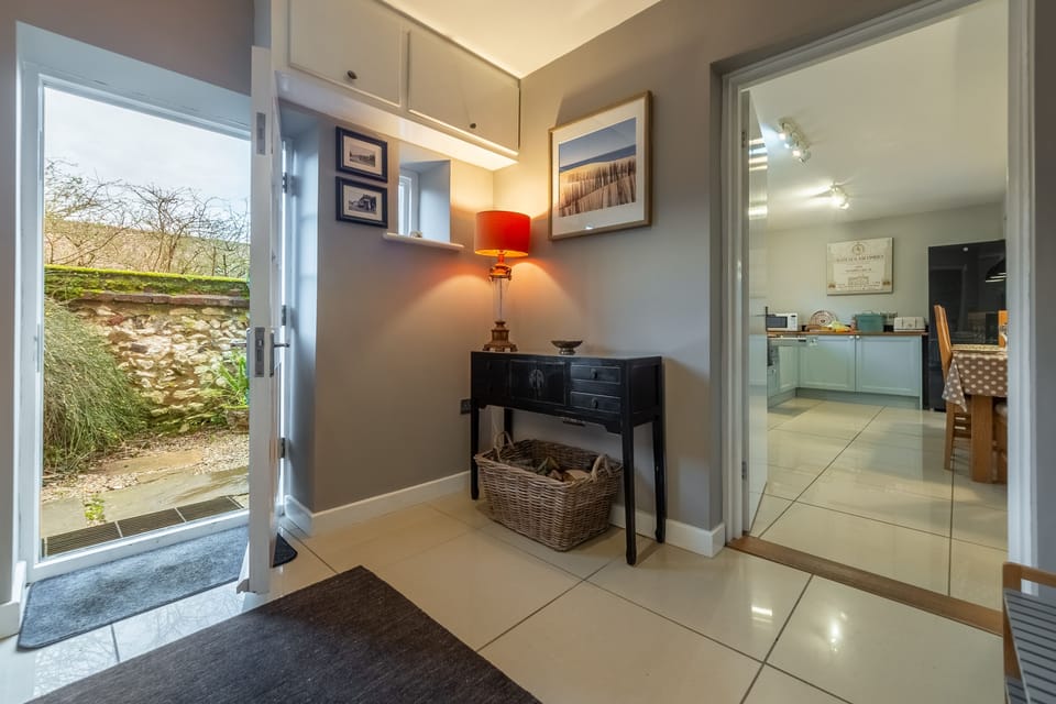 Welcome to 2 Dix Cottages, Thornham