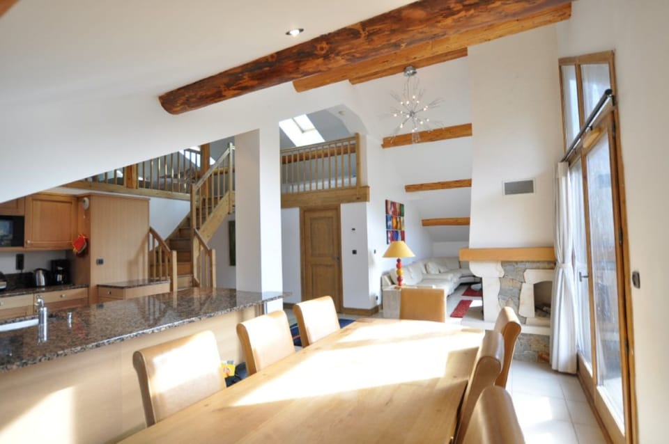 Open plan space great for groups, and table for eight