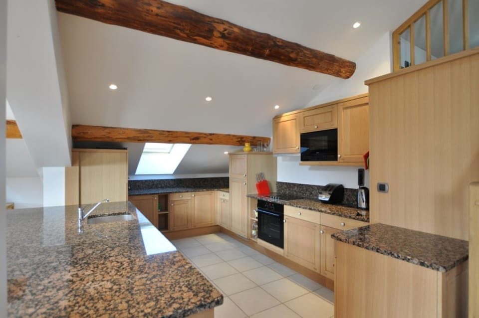 Hgih spec open plan kitchen