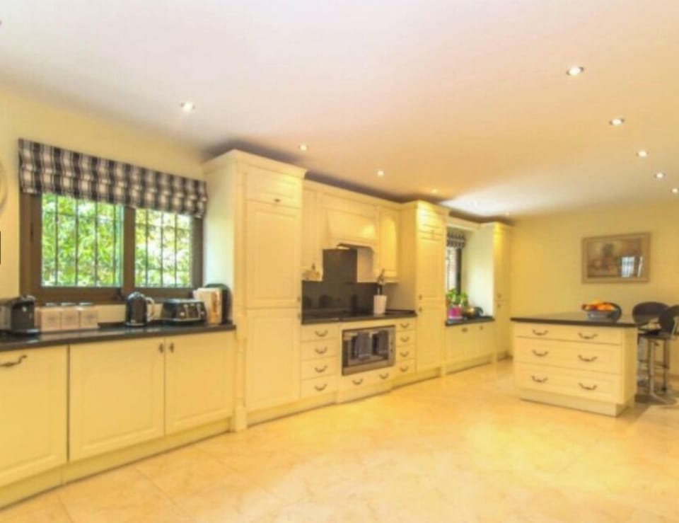 Large kitchen 