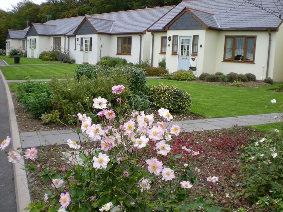 Detached cottage bungalow with gardens
