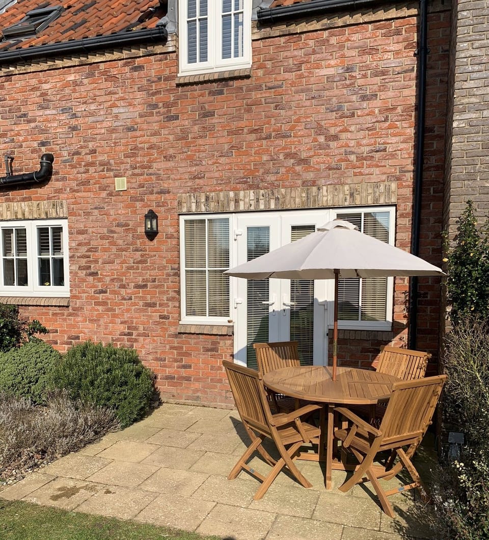 South facing garden & patio