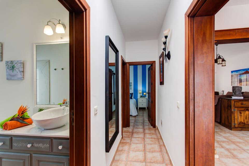 All bathrooms and 2 bedrooms are on the same corridor