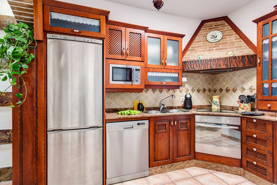 Kitchen with all necessary utensils. Fridge, freezer, dishwasher, oven incl