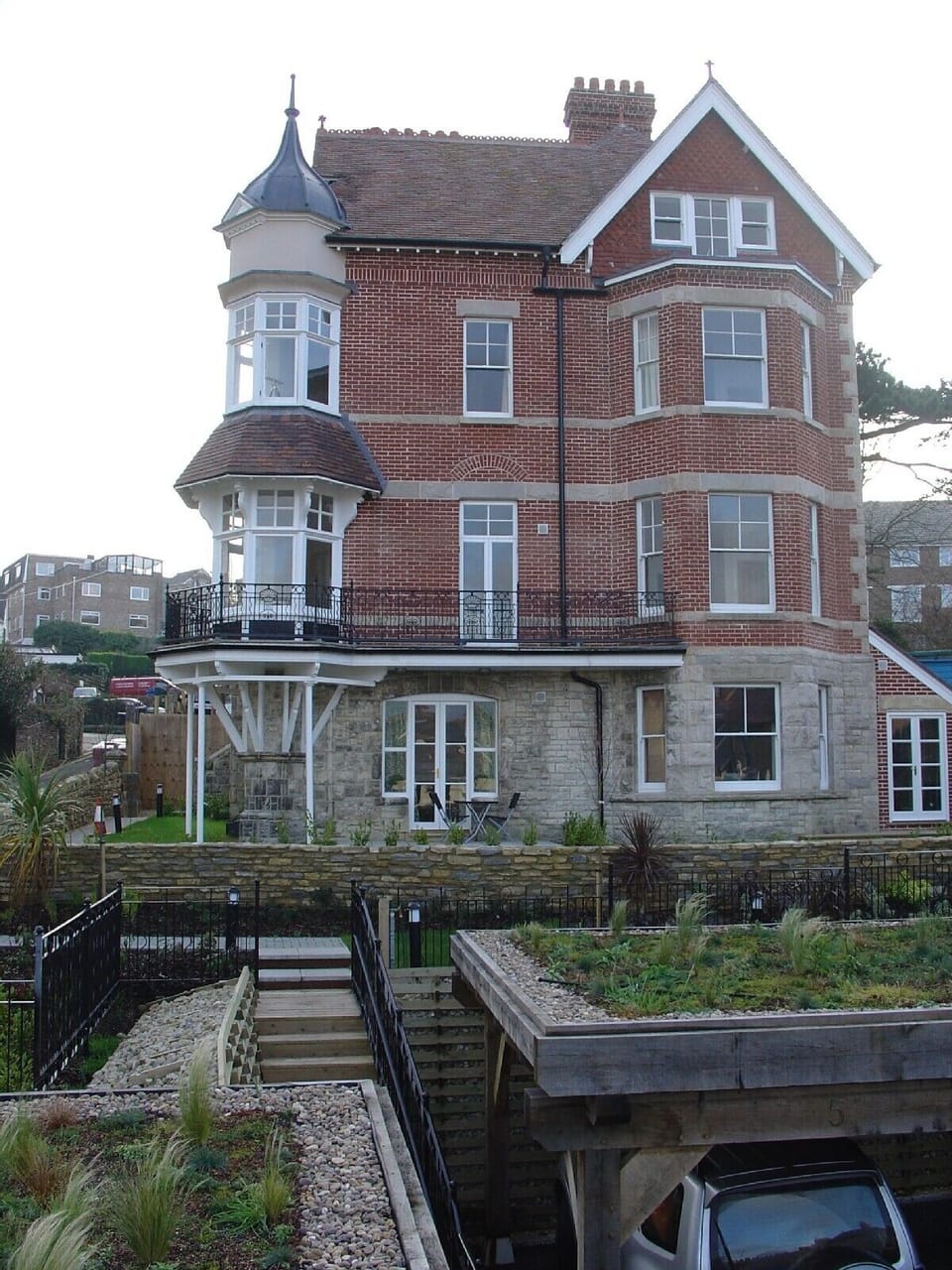 Apartment in victorian villa 2 mins. Walk to beach