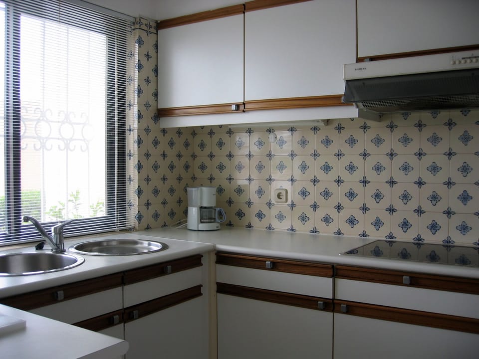 Large well equipped kitchen