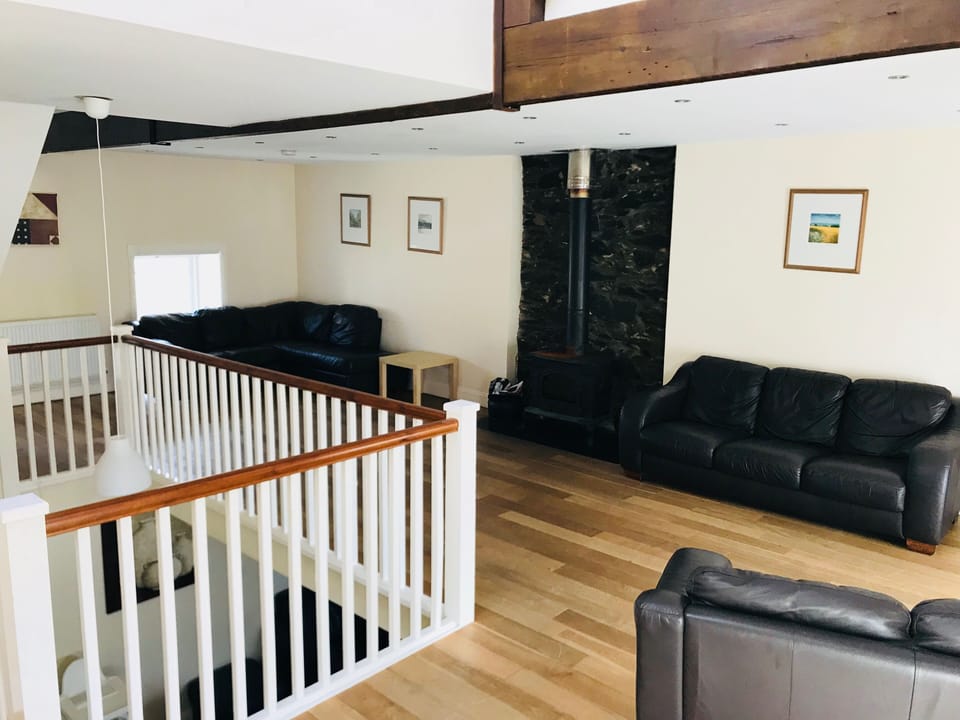 Mezzanine sitting area 