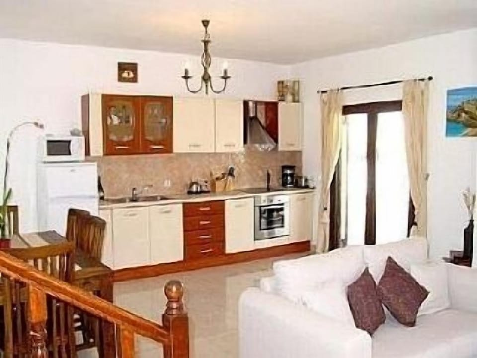 Open plan kitchen dining area