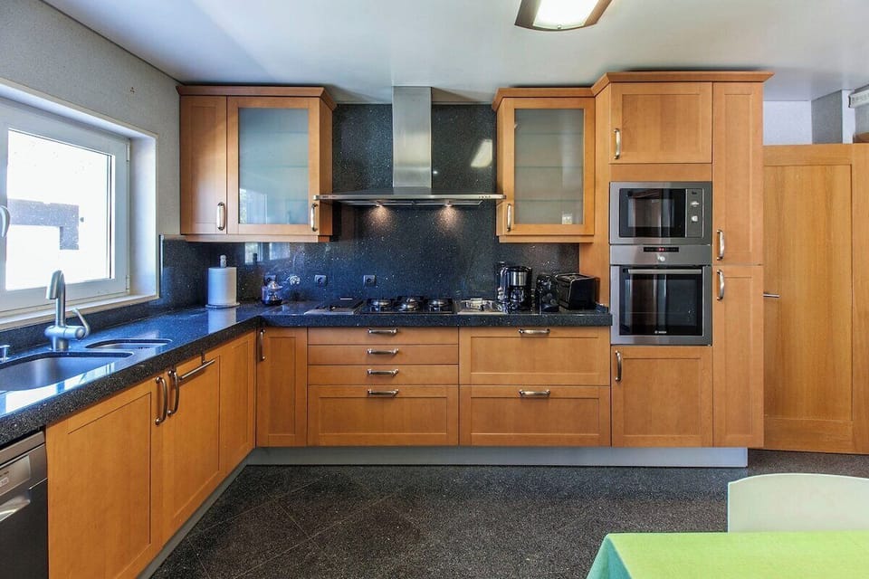 Spacious and fully equipped kitchen.