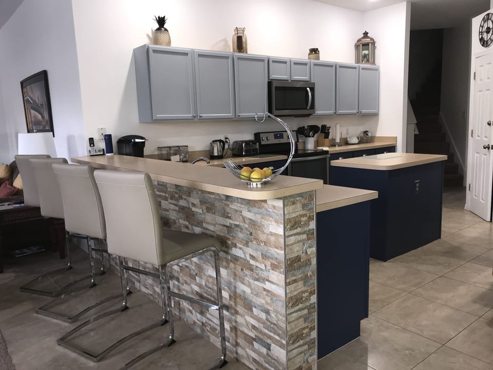 Breakfast bar with seating for four.