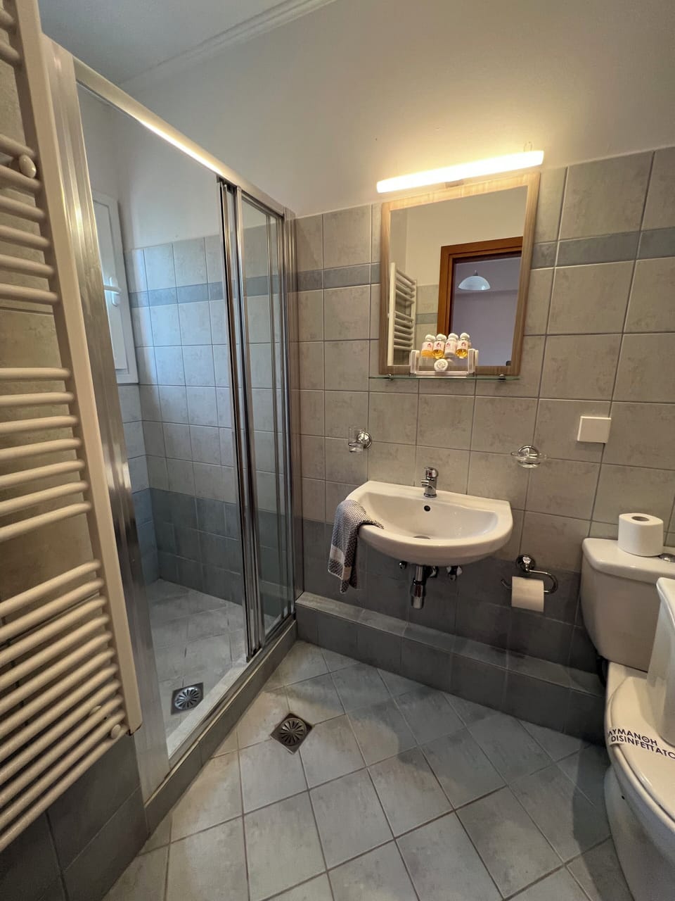 Twin bedroom en-suite