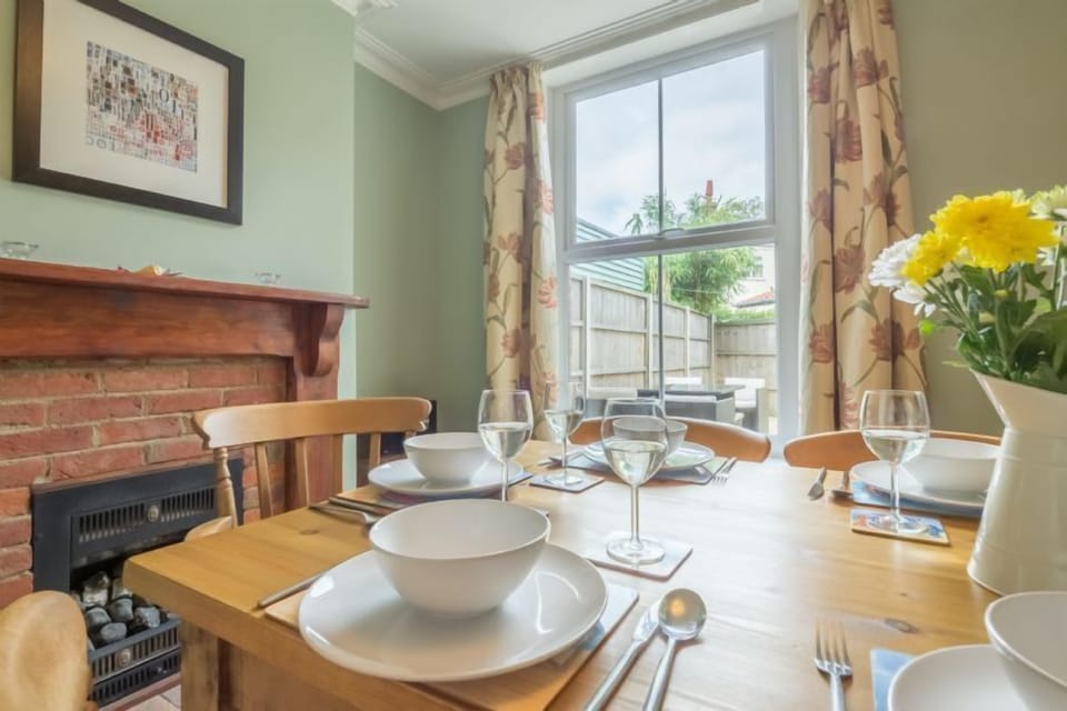 Ground floor: Dining room with garden views