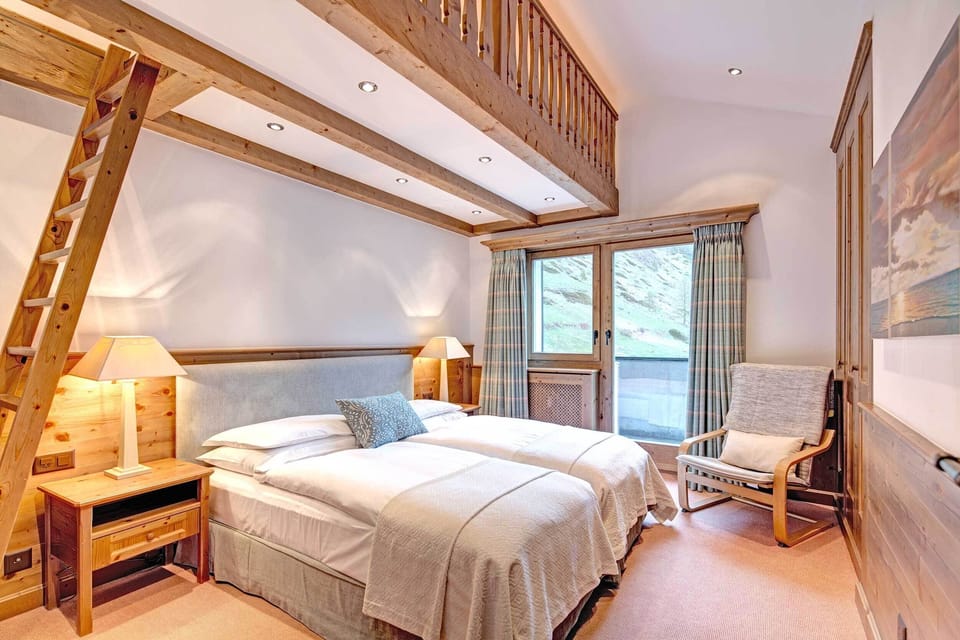 Twin bedroom with mezzanine floor
