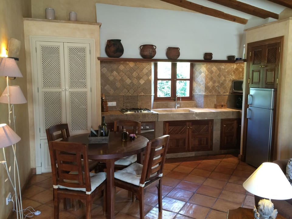 Kitchen and dining area.