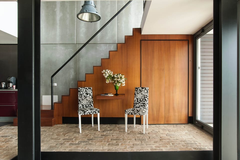 Bi-spoke staircase,-
 sitting area perfect for morning coffee