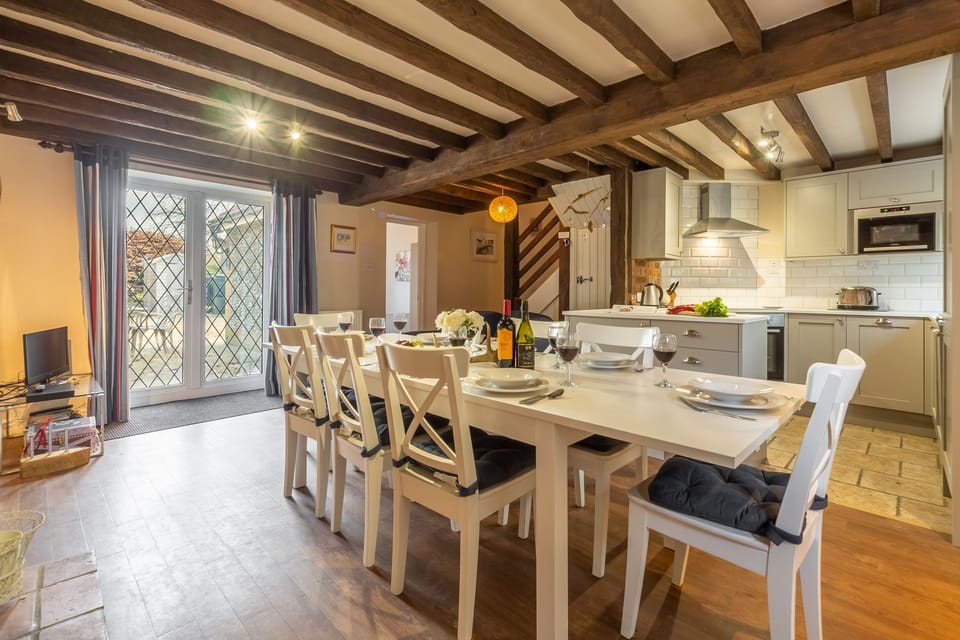 Toad Hall, Burnham Deepdale: Dining area with table and seating for eight guests