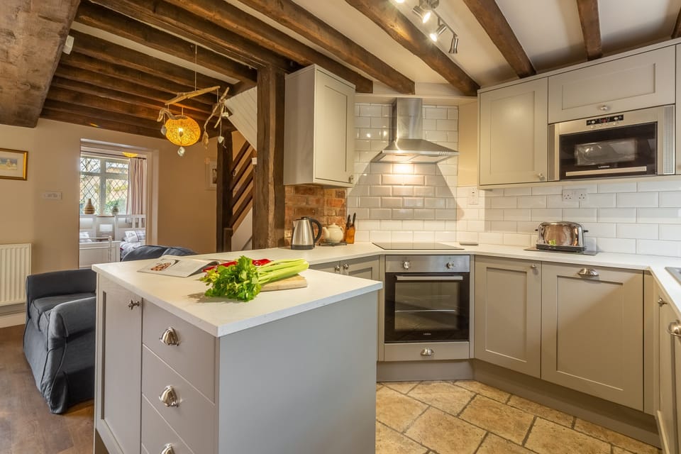Ground floor: Well-equipped kitchen