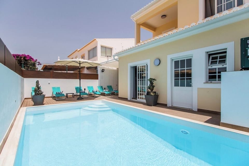 Private pool and sun terrace with turquoise loungers — Villa Tucana, holiday villa in Lagos