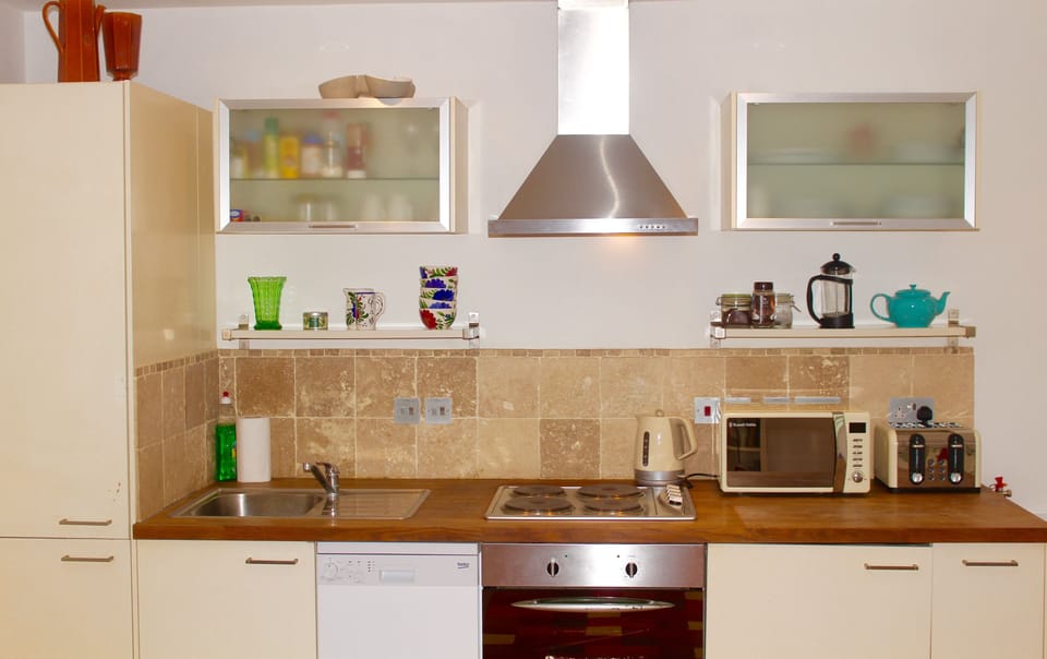 Kitchen with all the mod cons.
