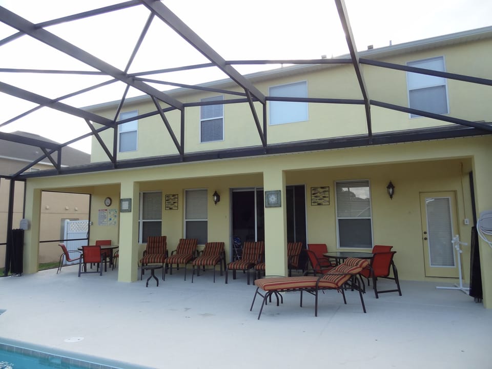 Plenty of room on the pool deck