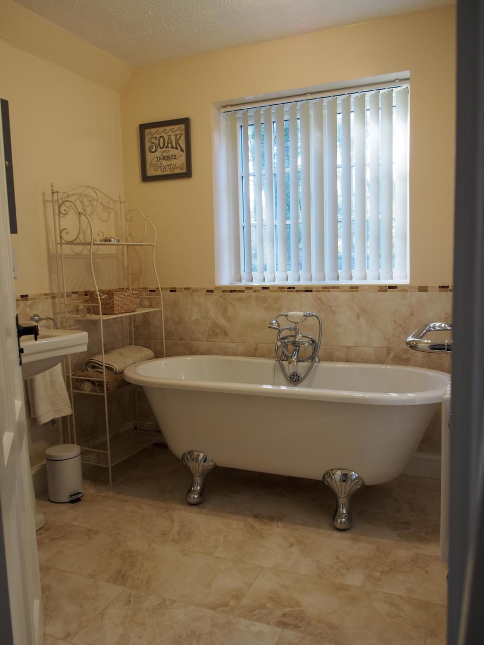 Main Bathroom with Roll Top Bath (Middle / Ground Floor)