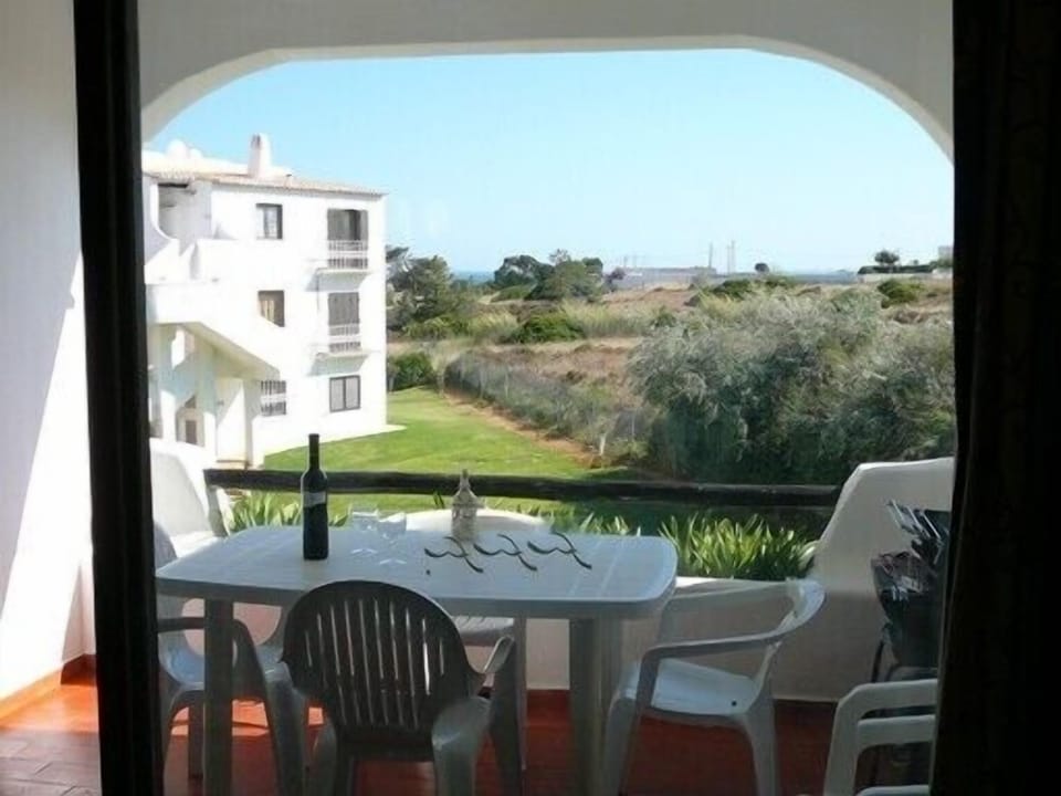South facing terrace with open views