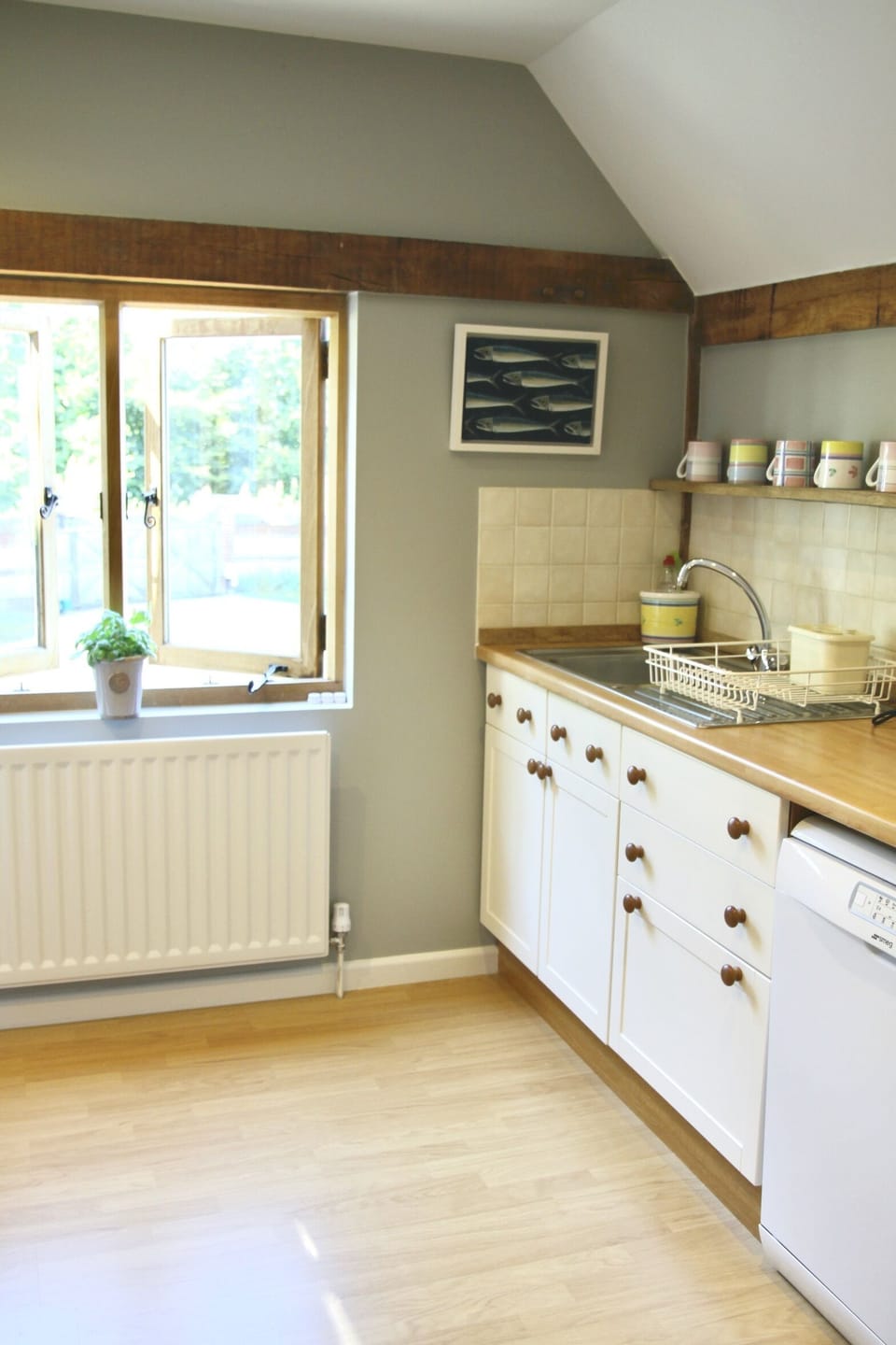 Fully fitted kitchen with dishwasher, fridge, freezer, microwave oven and hob
