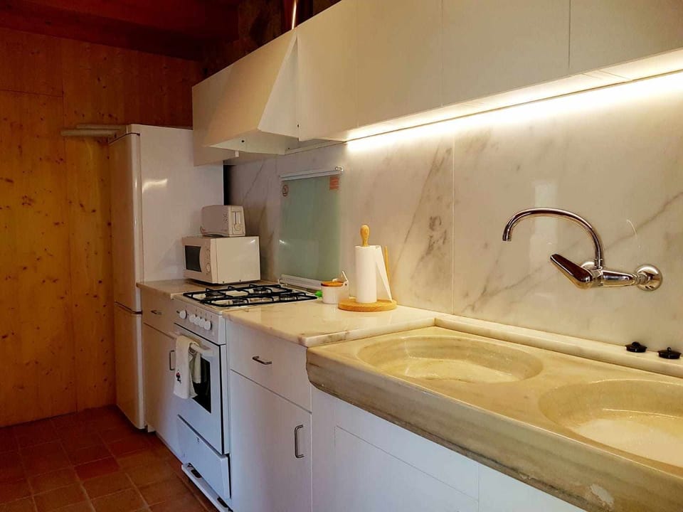 Kitchen or kitchenette,Communal kitchen