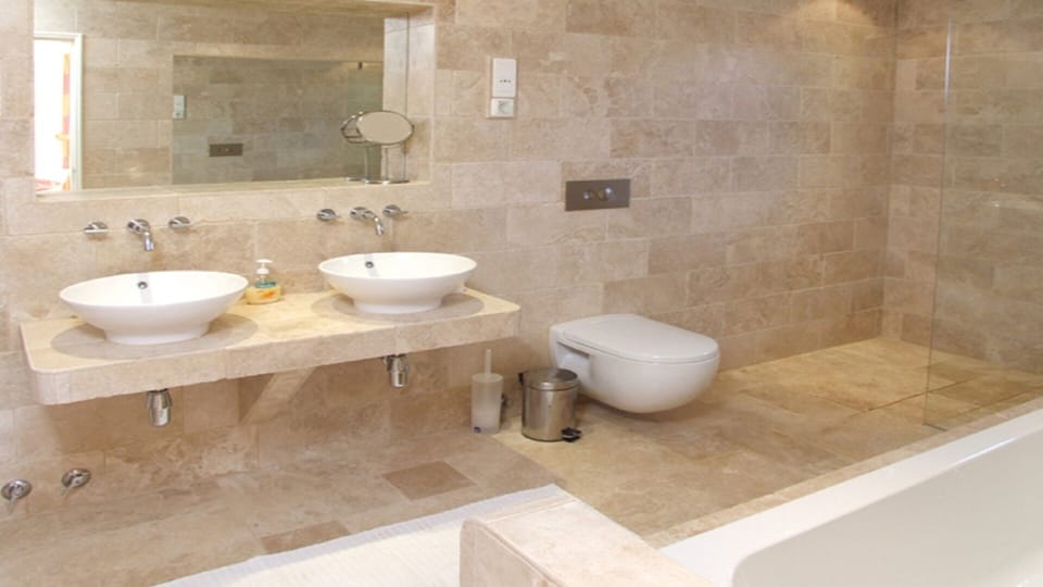 En Suite Bathroom