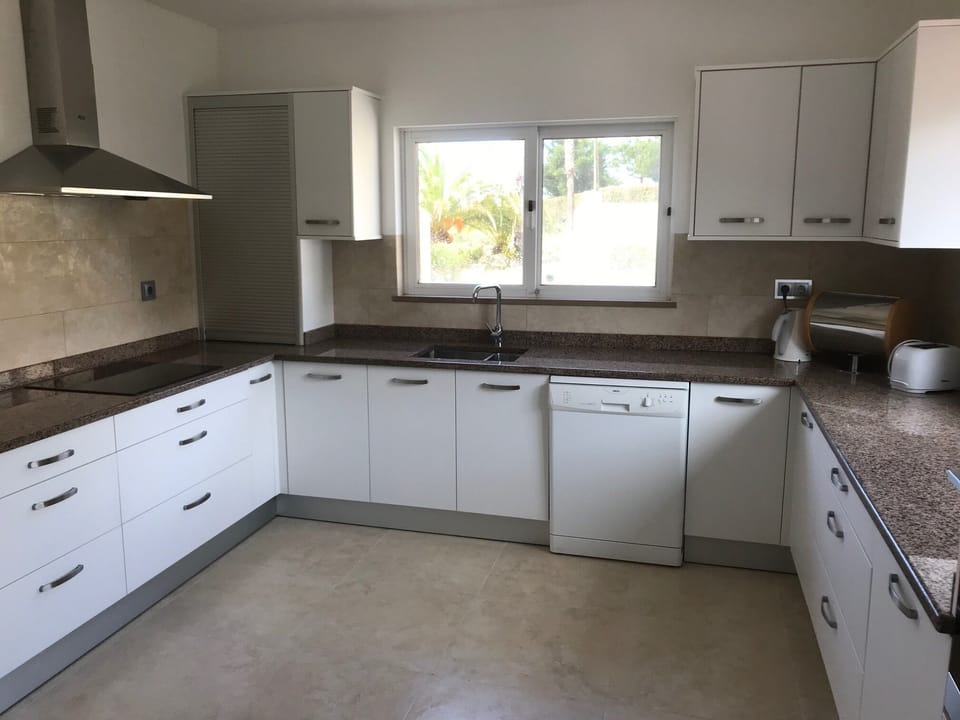 Kitchen - Hob / Dishwasher