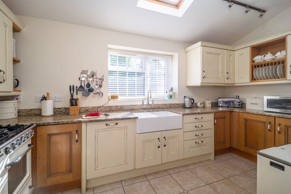 Ground floor: Well-equipped kitchen