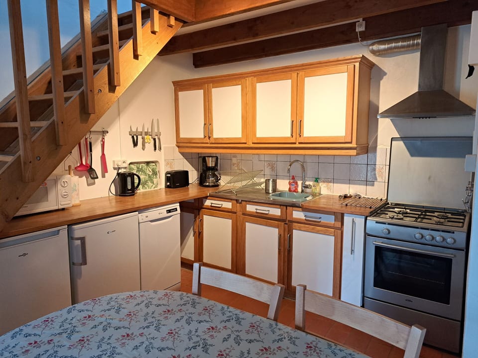 Gite 3 kitchen dining area.