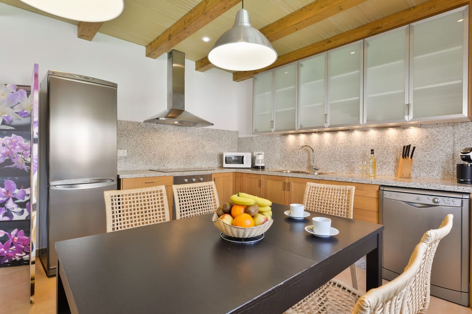 Dining area and fully equipped modern kitchen