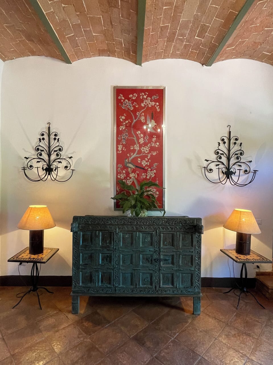 A detail of the entrance hall and vaulted ceiling 
