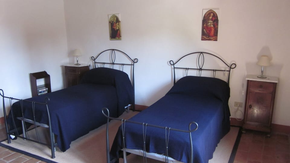 Twin bedroom
