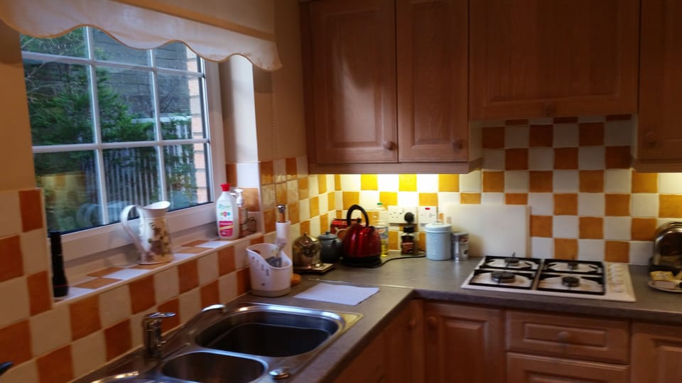Fully fitted kitchen, hob, microwave, fully equipped
