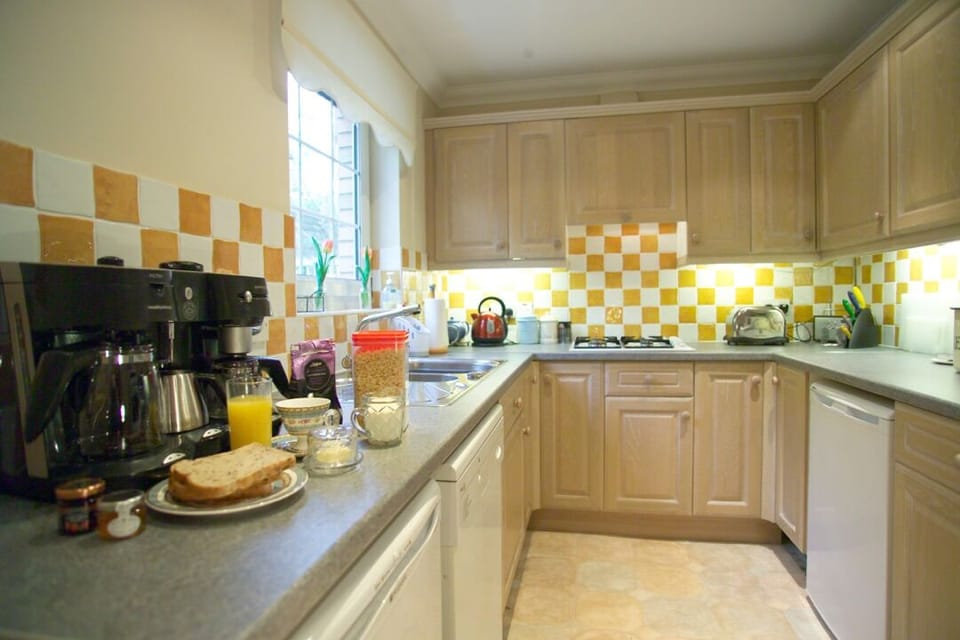 fully equipped kitchen, breakfast package provided 