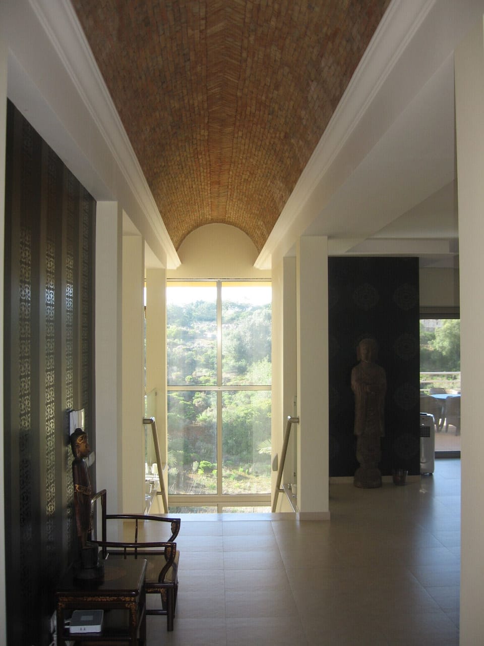distinctive décor