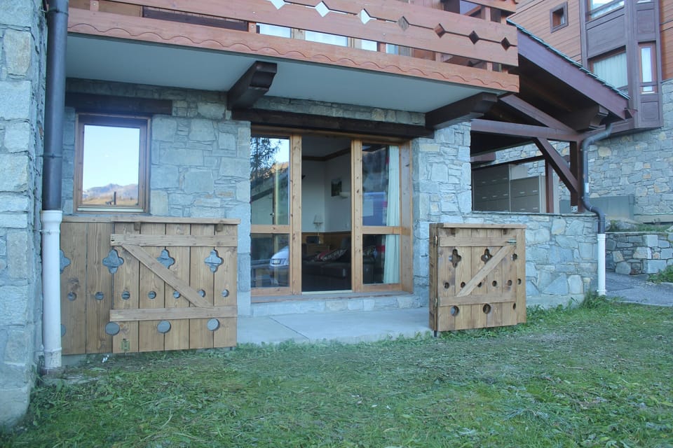 Gated terrace