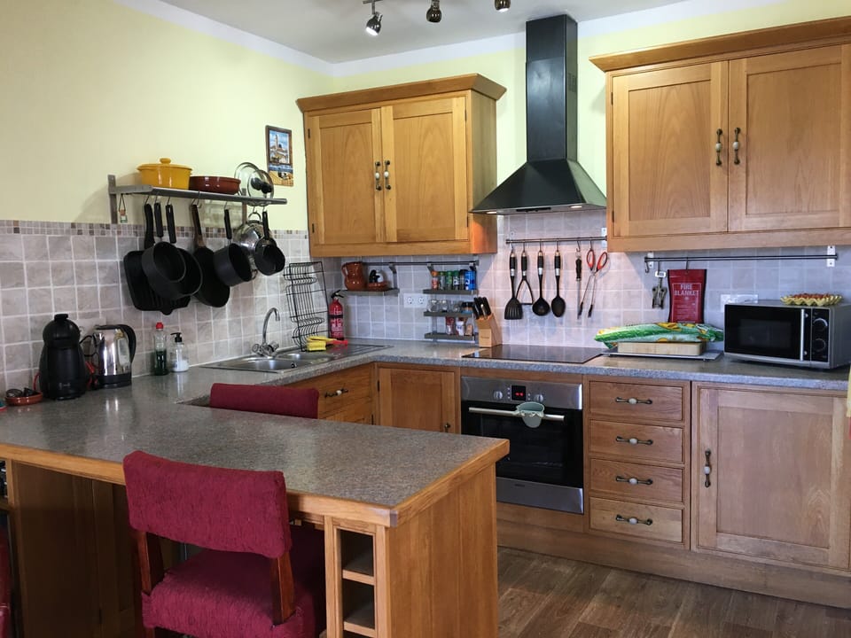 Fully fitted kitchen