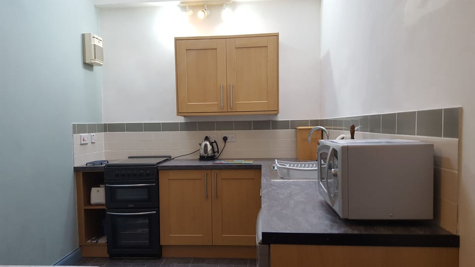 Newly fitted in 2017 kitchen/diner with fridge, gas cooker and microwave oven