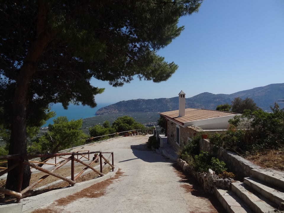 Summer cottage with pool and breathtaking views, Gargano National Park Apartment in Province of Foggia
